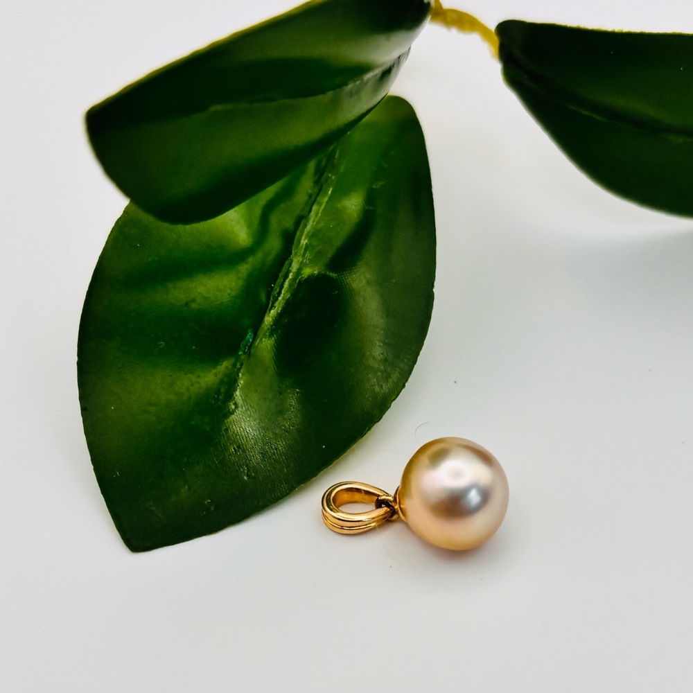 Elegant AAAA+ 10 mm Akoya Pearl Pendant 14K Gold
